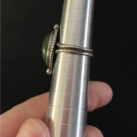 Vintage Ring Sterling Silver size 6.5 Bezel Setting Green Stone - Picture 3 of 5